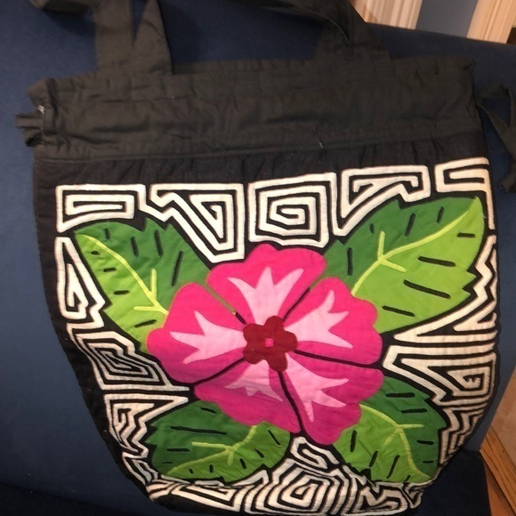 Large pink flower with leaves and geometric black‎ and white border  bag - Picture 1 of 5